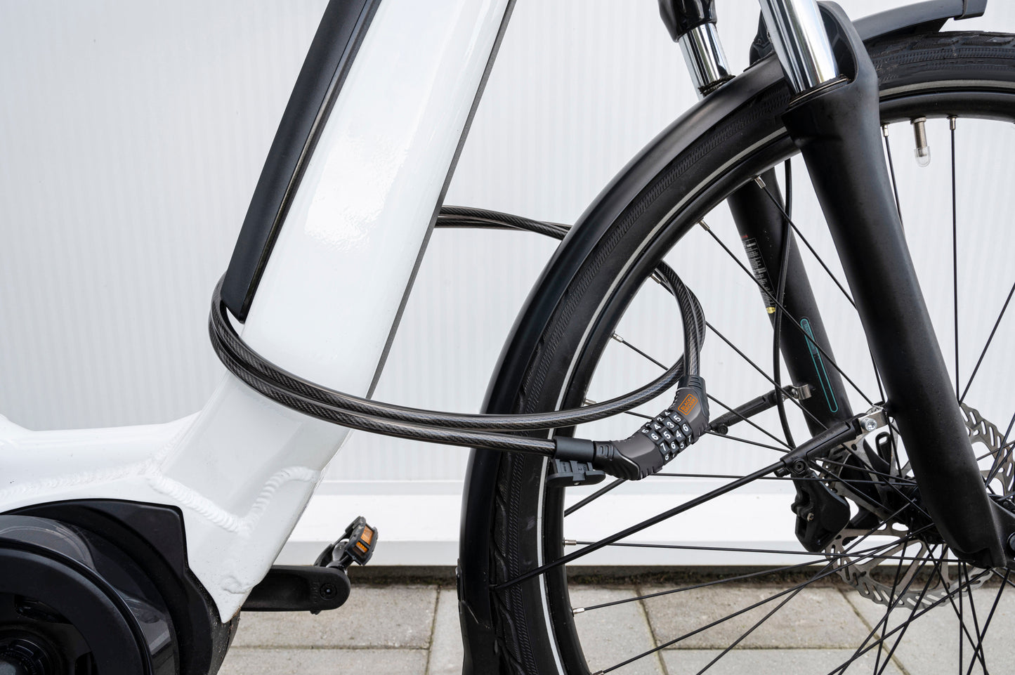 Bicycle combination lock from Black+Decker, 180 cm