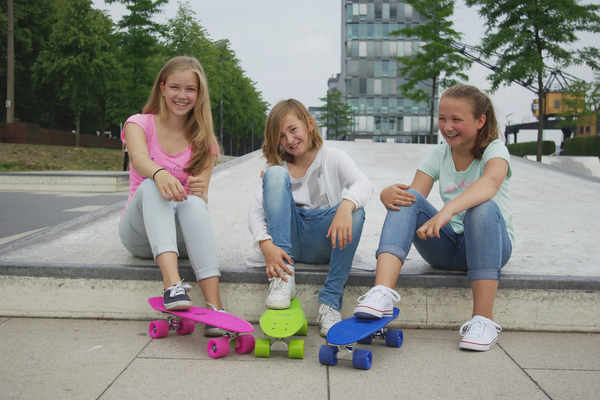 HUDORA Skateboard Retro, kleines Skateboard, verschiedene Farben (B-Ware)
